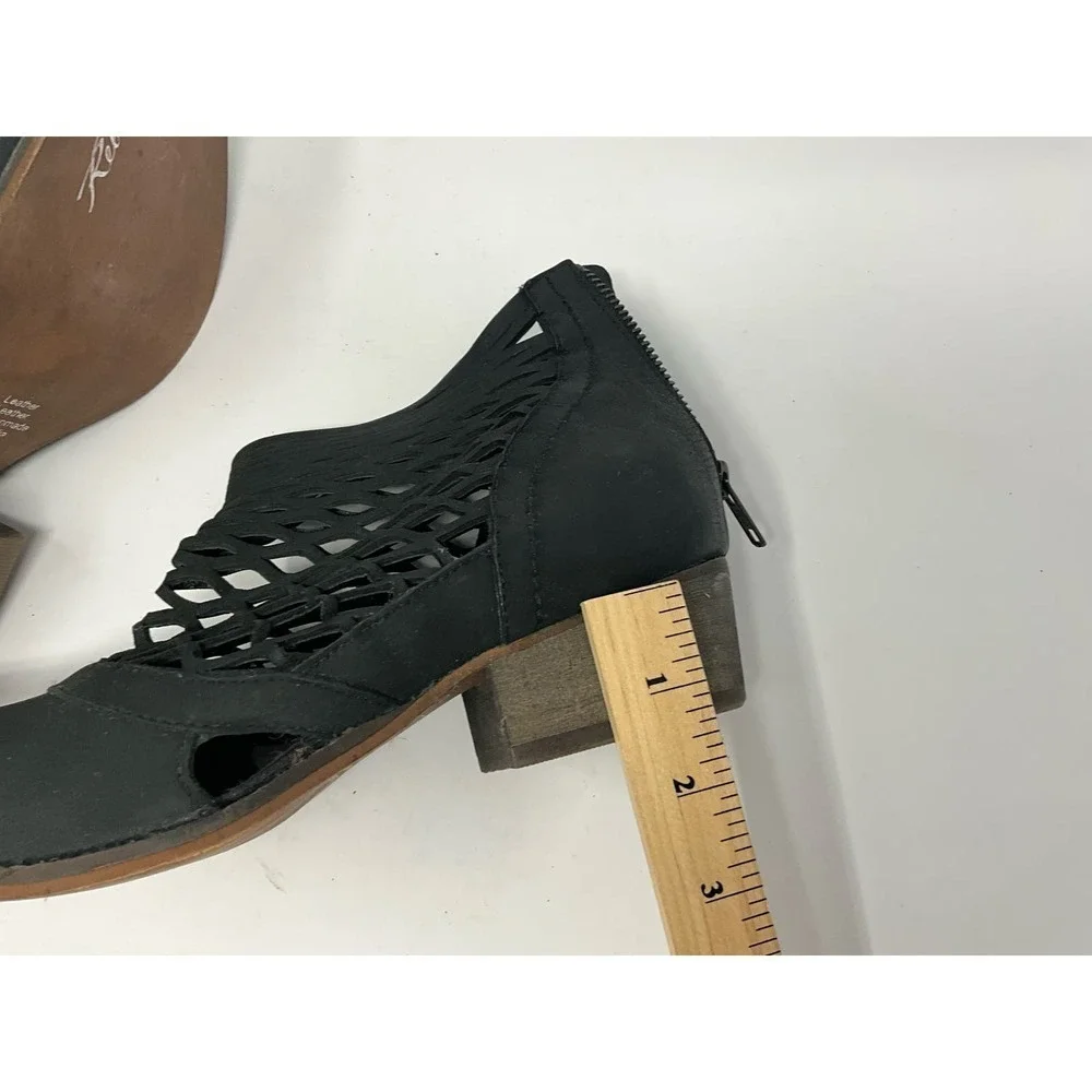 Rebel Womens Black Leather Block Heel Almond Toe Zipper Ankle Bootie Boot Size 9